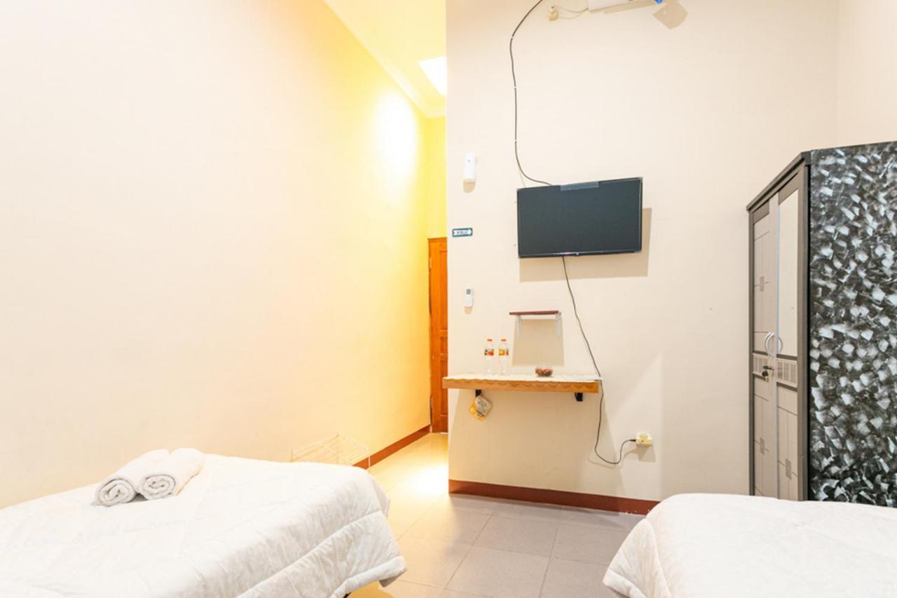 Reddoorz Syariah @ Sakinah Guesthouse Sragen Ngoại thất bức ảnh