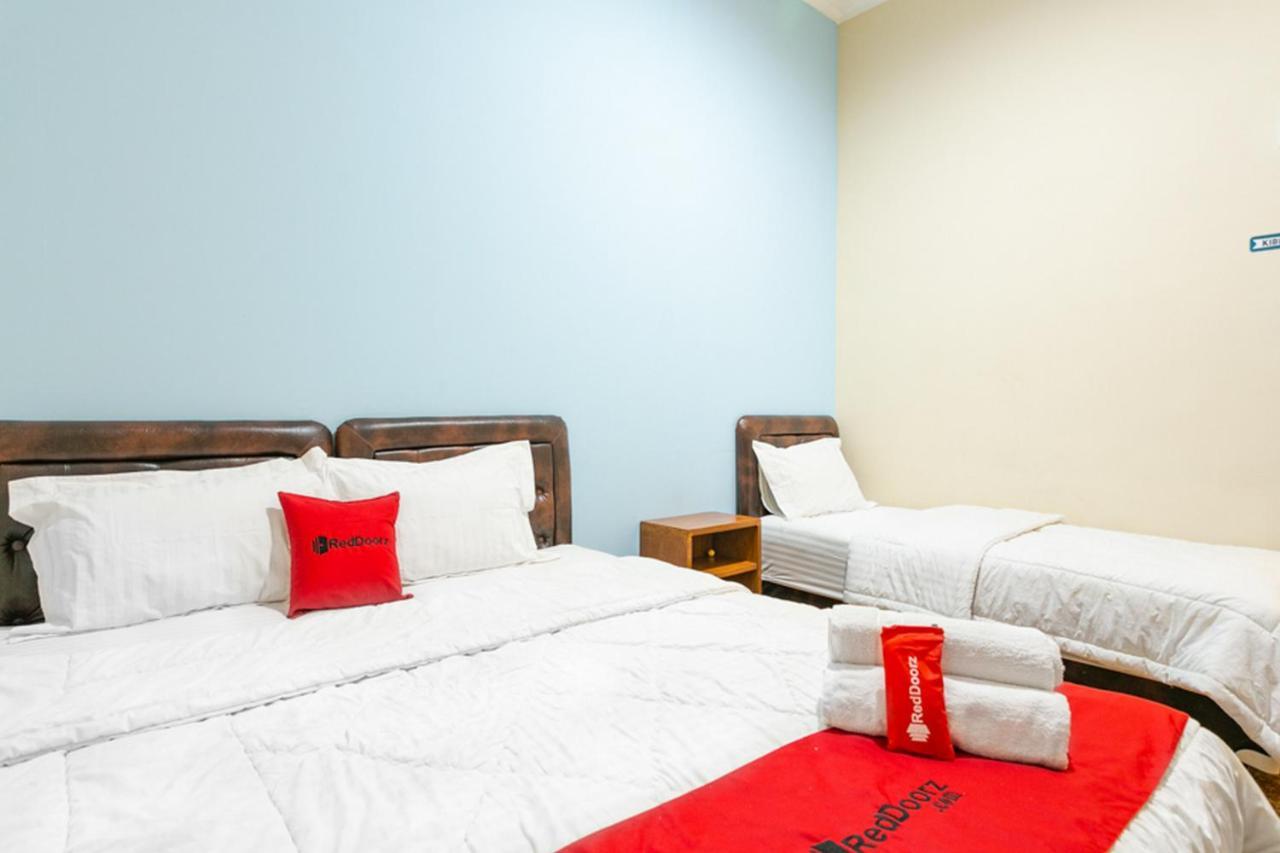 Reddoorz Syariah @ Sakinah Guesthouse Sragen Ngoại thất bức ảnh